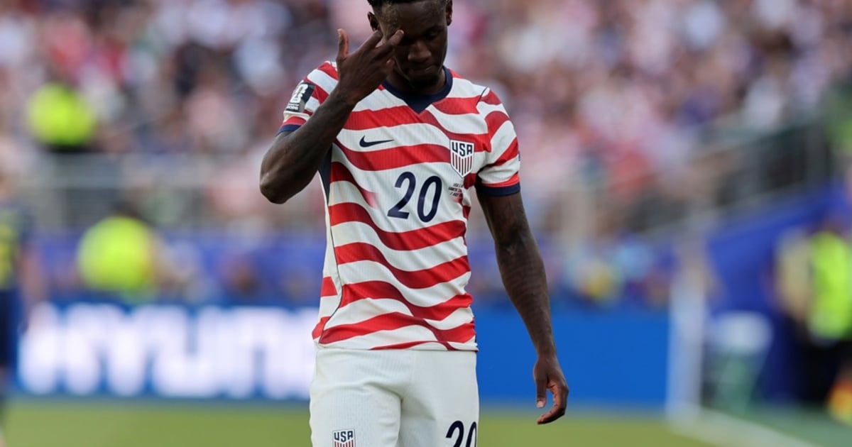 Fotografija uz vijest: Amerikanac Folarin Balogun u društvu Zidana, Ronaldinja i Garinče