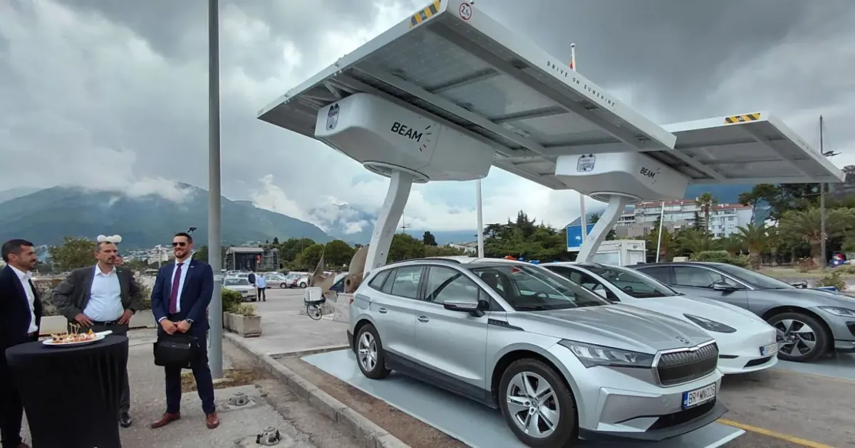 Fotografija uz vijest: Bar: Puštena u funkciju solarna stanica, besplatno napajanje električnih automobila