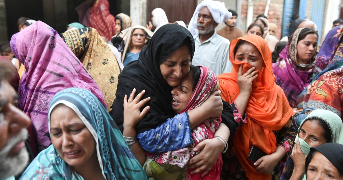Fotografija uz vijest: Četrnaestoro djece poginulo u Pakistanu usljed urušavanja krova obrazovnog centra