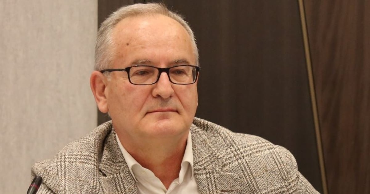 Fotografija uz vijest: Darko Šuković vratio nagradu Društvu crnogorskih novinara zbog podrške Veselinu Drljeviću