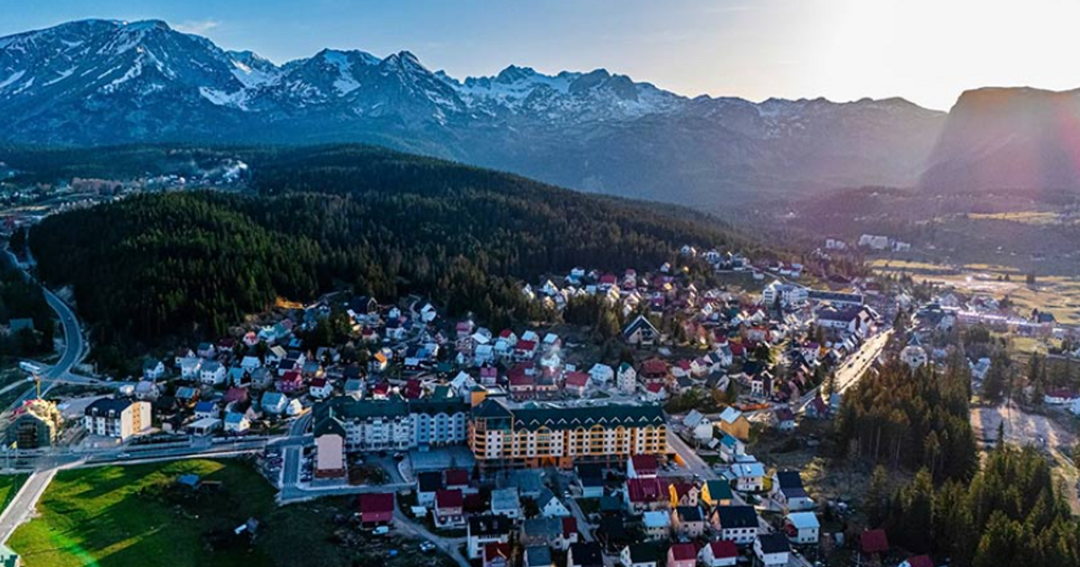 Fotografija uz vijest: DPS Žabljak: Vlast ponovo pravi akrobacije sa spornom odlukom o gradskom trgu