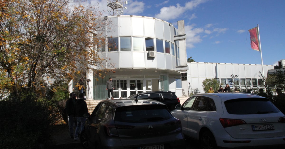 Fotografija uz vijest: Građani čekaju registarske tablice dok MUP zna za nedostatak, ali nije obavijestio javnost