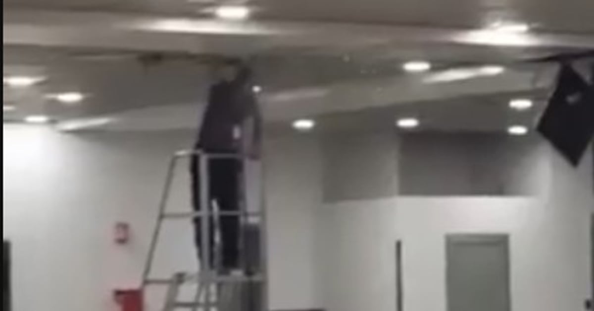 Fotografija uz vijest: Izlila se kanalizacija na aerodromu „Nikola Tesla“, pao dio plafona u zoni za prtljag