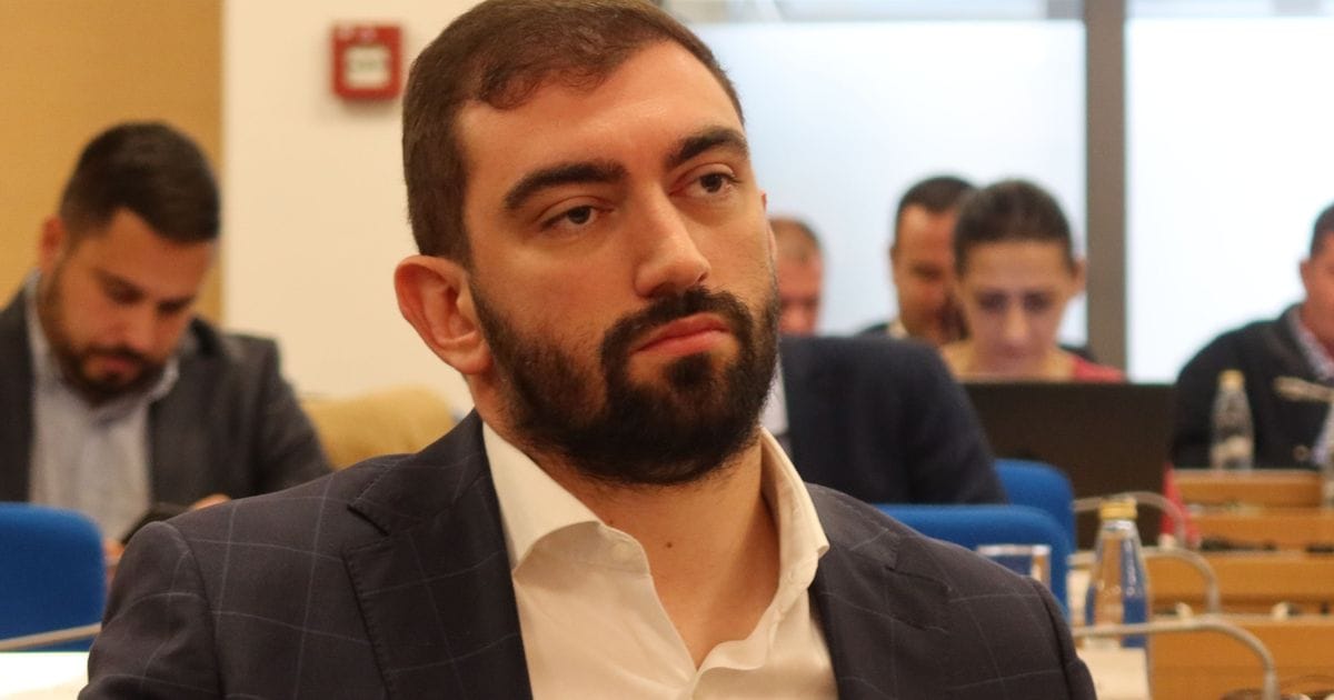 Fotografija uz vijest: Klikovac: Građani Podgorice plaćaju veće poreze za ugovore o djelu botovima PES-a