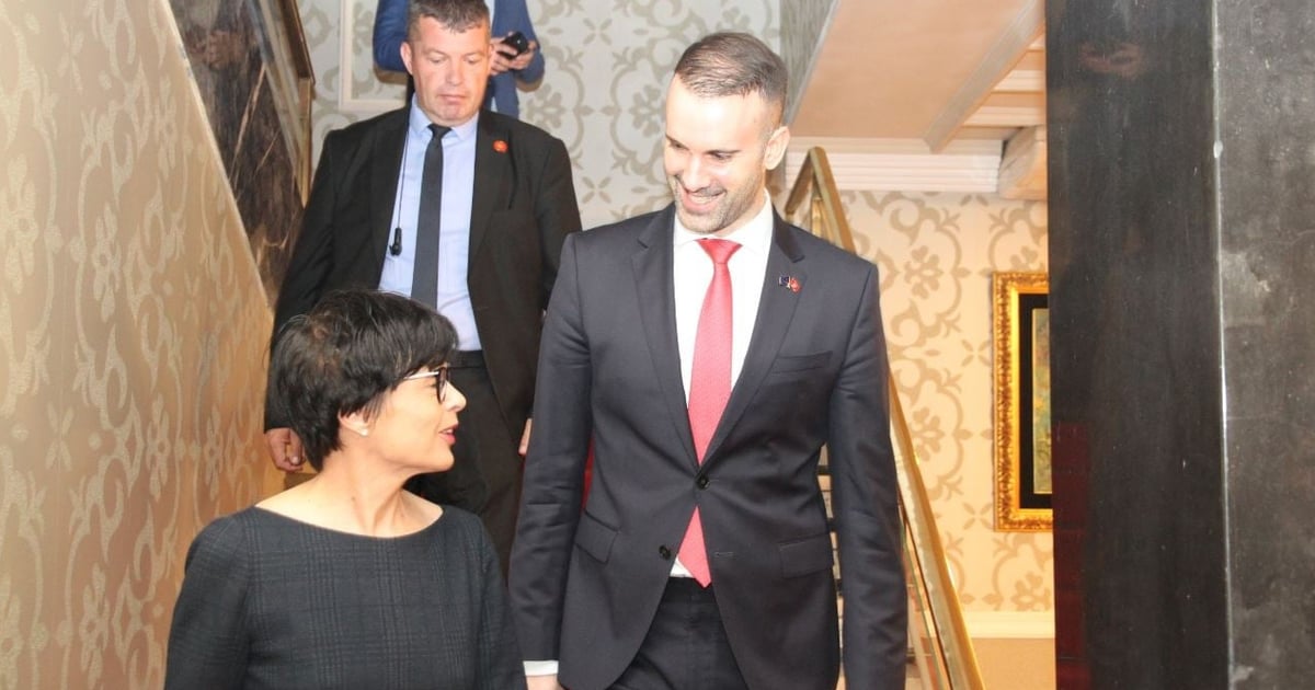Fotografija uz vijest: Kos i Spajić učestvuju u akciji čišćenja Bokokotorskog zaliva za očuvanje prirode