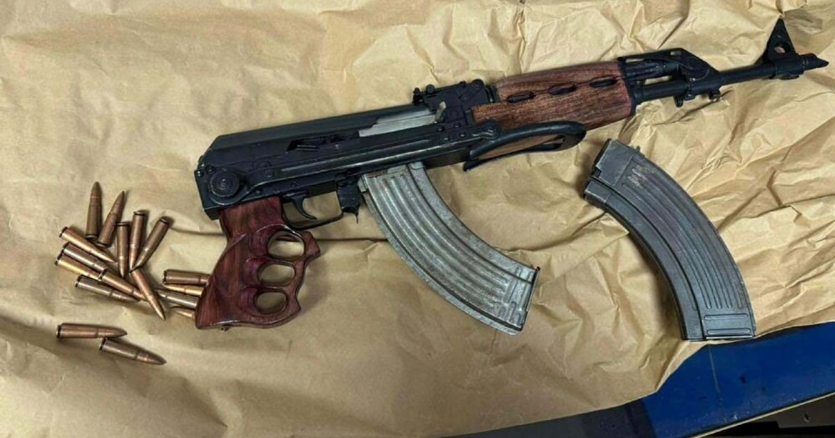Fotografija uz vijest: Kosovska policija zaplijenila oružje, municiju i uniformu sa srpskim obilježjima u Zubinom Potoku