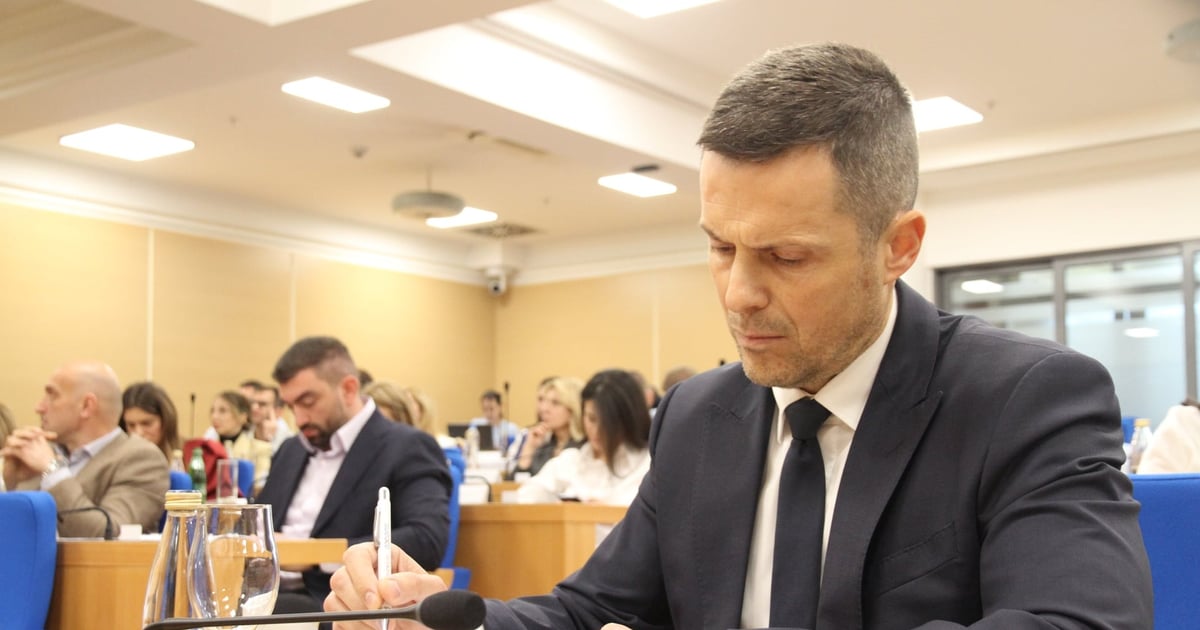 Fotografija uz vijest: Mujović: Periću želim uspješan mandat, spreman sam za ocjenu svog rada