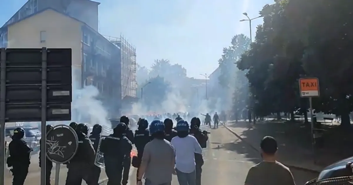 Fotografija uz vijest: Neredi u Torinu pred gradski derbi, meč kasnio skoro sat vremena