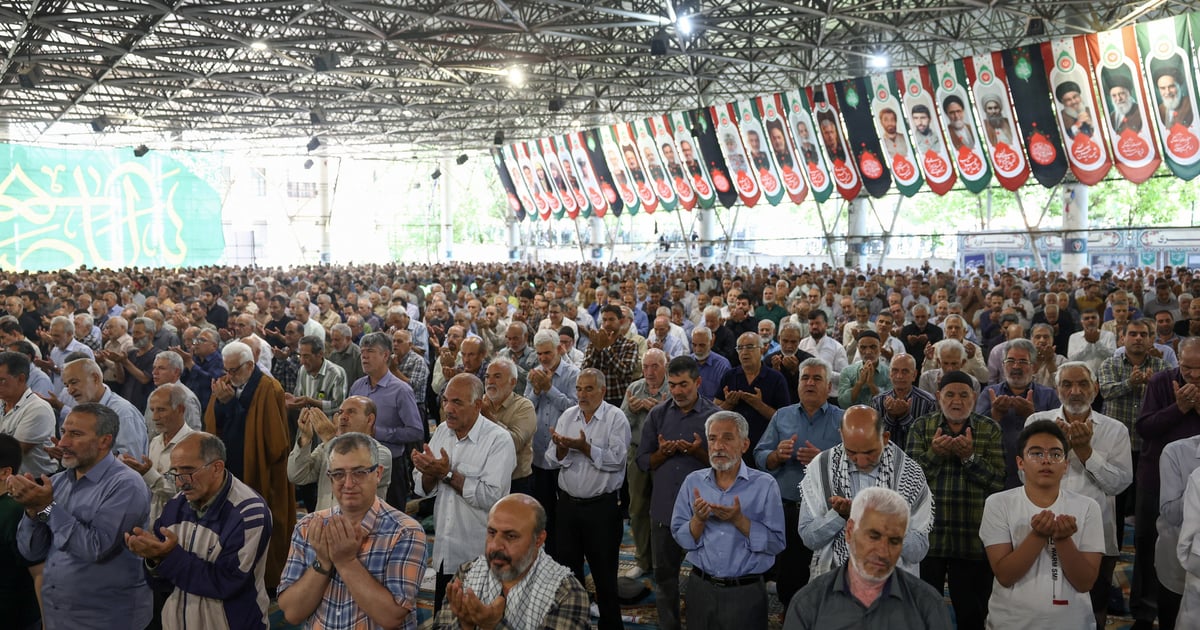 Fotografija uz vijest: Počela višednevna pogrebna ceremonija za bivšeg vrhovnog vođu ajatolaha Ali Hamneia