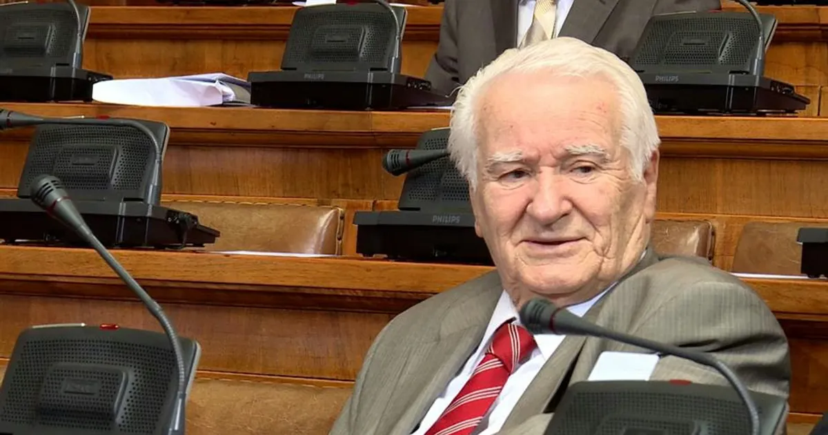 Fotografija uz vijest: Preminuo Dragoljub Mićunović, dugogodišnji predsjednik Demokratske stranke