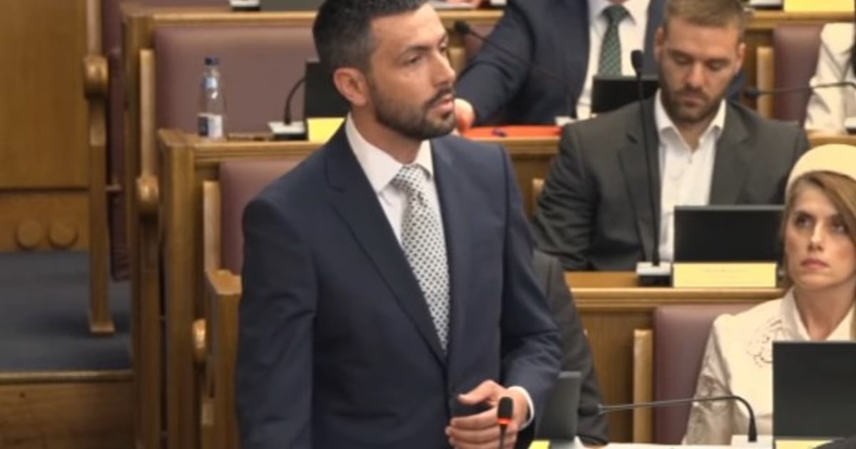 Fotografija uz vijest: Skupština raspravlja o ustavnim izmjenama, Živković kritikuje EU kao mjerilo
