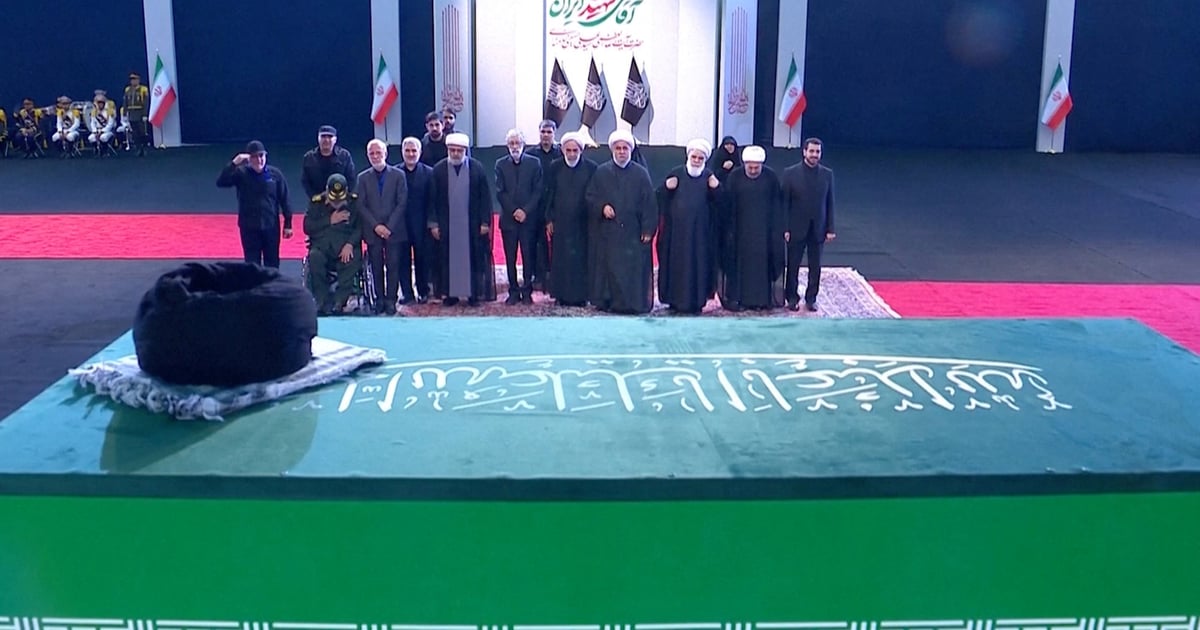 Fotografija uz vijest: Tijelo Hameneija izloženo u Teheranu uoči sedmodnevne pogrebne ceremonije