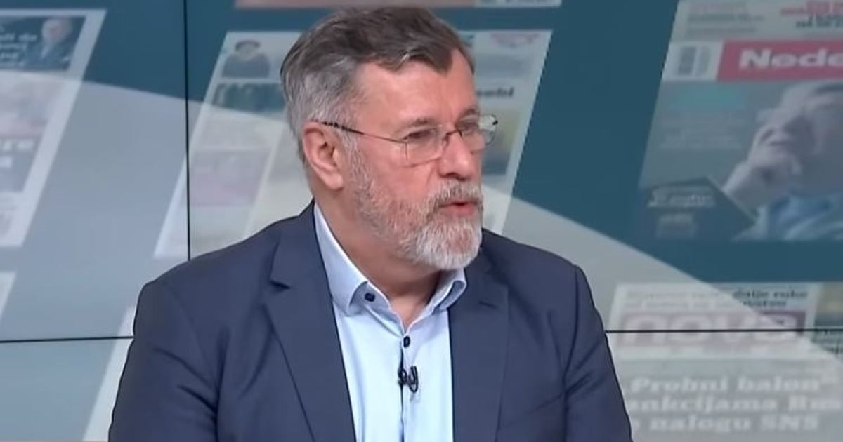 Fotografija uz vijest: Veran Matić napadnut ispred Narodne skupštine Srbije tokom snimanja okupljanja