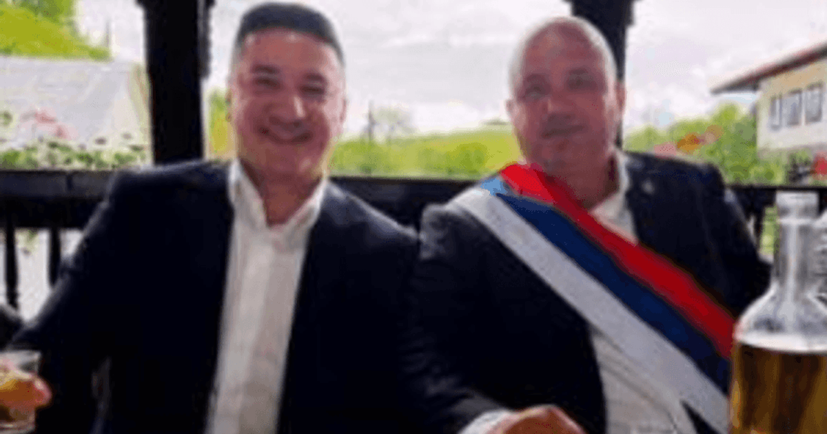 Fotografija uz vijest: Vraneš i Dajković nakon saslušanja: „I dalje ćemo guslati i pjevati srpske pjesme“
