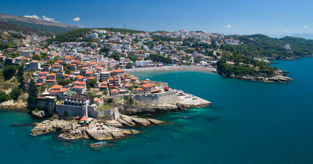 Fotografija uz vijest: Zakupci plaža u Ulcinju: Cijene ležaljki ostaju od 12 do 20 eura