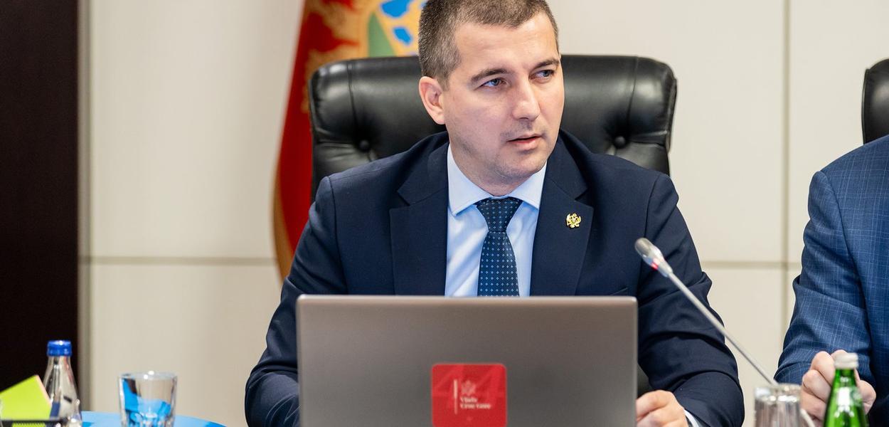 Fotografija uz vijest: Bečić: Manifestacije širom Crne Gore, sa više desetina hiljada građana, obezbijeđeno mirno, stabilno i bez ozbiljnijih incidenata
