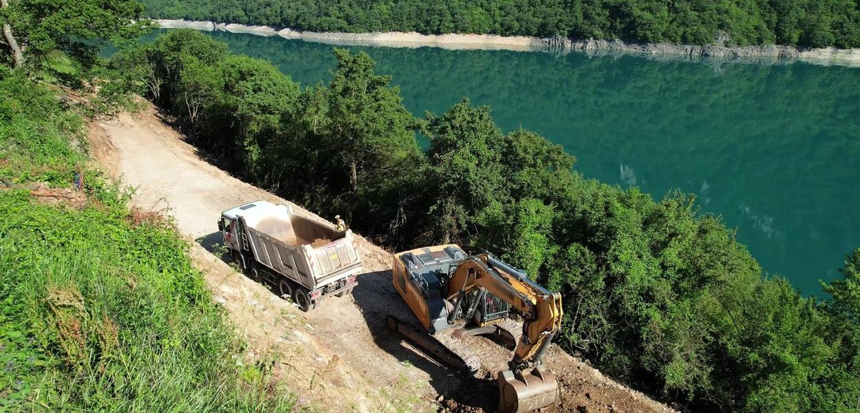 Fotografija uz vijest: Bemax gradi kružnu saobraćajnicu u Plužinama za bolji pristup Pivskom jezeru