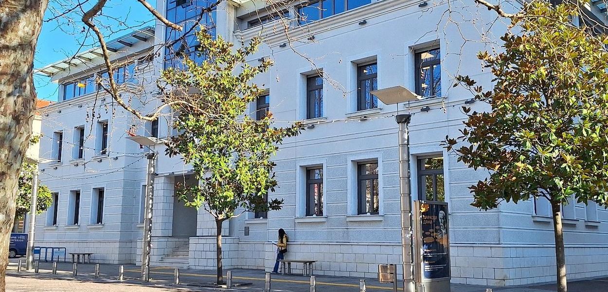 Fotografija uz vijest: Biblioteka „Radosav Ljumović“ raspisala konkurs za godišnju regionalnu nagradu za najbolju pjesničku knjigu