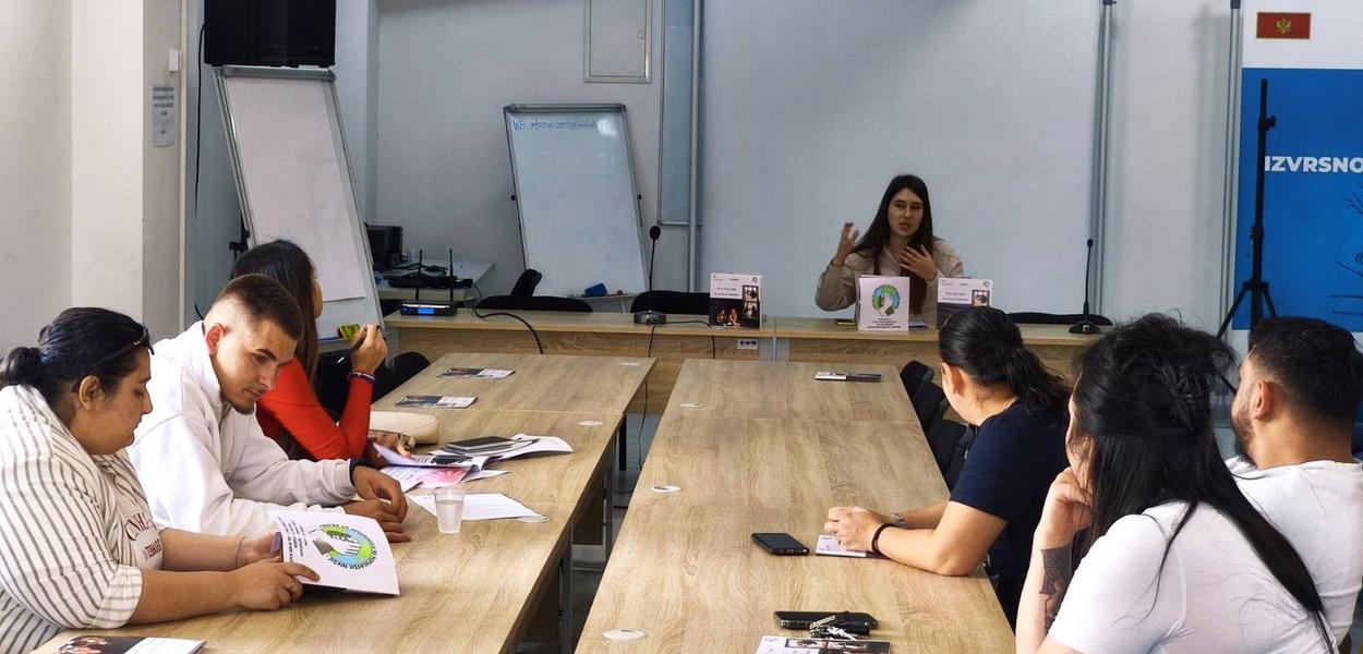 Fotografija uz vijest: CAREP predstavio publikaciju o romskoj kulturi i aktivizmu mladih RE zajednice