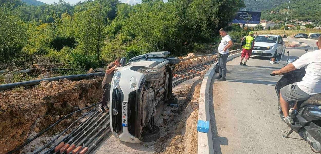 Fotografija uz vijest: CEDIS: Vozilo koje je završilo u kanalu pripada podizvođaču, ne CEDIS-u