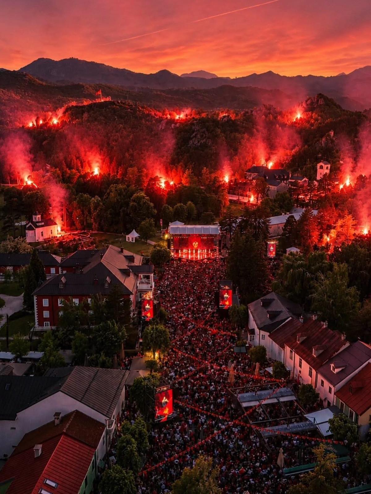 Fotografija uz vijest: Cetinje spektakularno proslavilo 20 godina obnove nezavisnosti