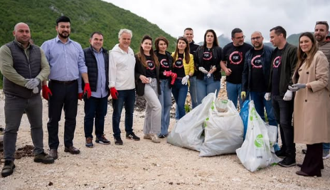 Fotografija uz vijest: Đurašković, Jovanović, FCJK i Satler u akciji čišćenja u okviru kampanje „Čuvaj da te čuva“