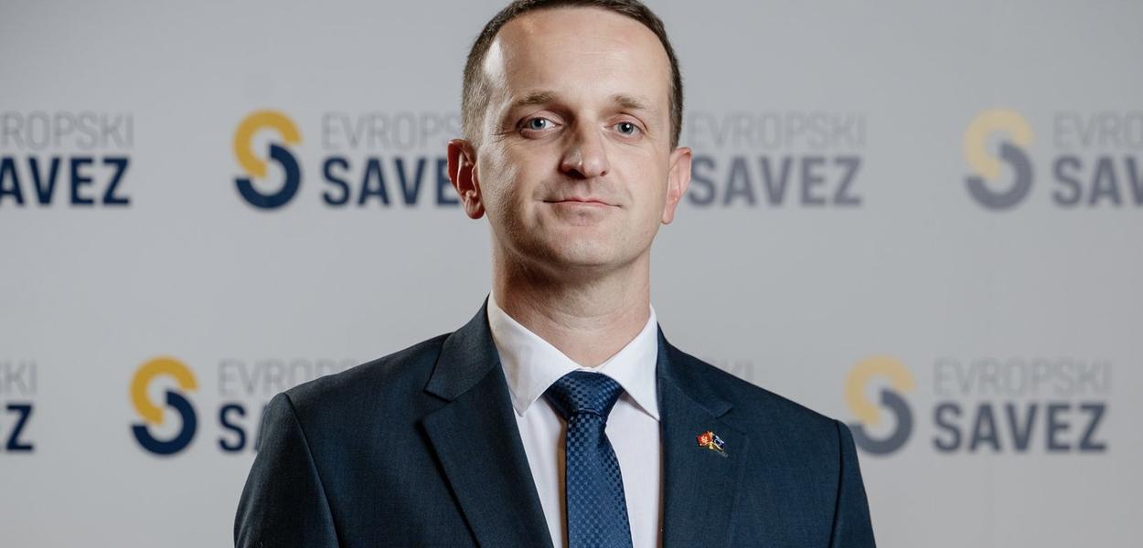 Fotografija uz vijest: Đuričković: Nalogodavac fašističkog video-uratka je Vučić, treba mu zabraniti ulazak u Crnu Goru