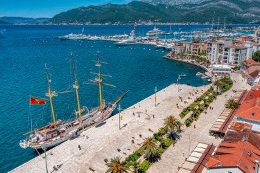 Fotografija uz vijest: DPS Tivat: Lokalna vlast u potpunom raspadu koji više niko ne može sakriti
