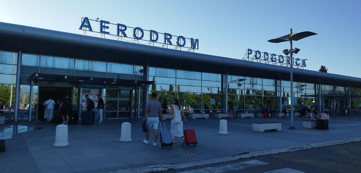 Fotografija uz vijest: Državljanin Gruzije uhapšen zbog korišćenja lažnog pasoša na Aerodromu Podgorica