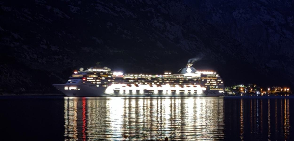 Fotografija uz vijest: Dva kruzera danas u luci Kotor