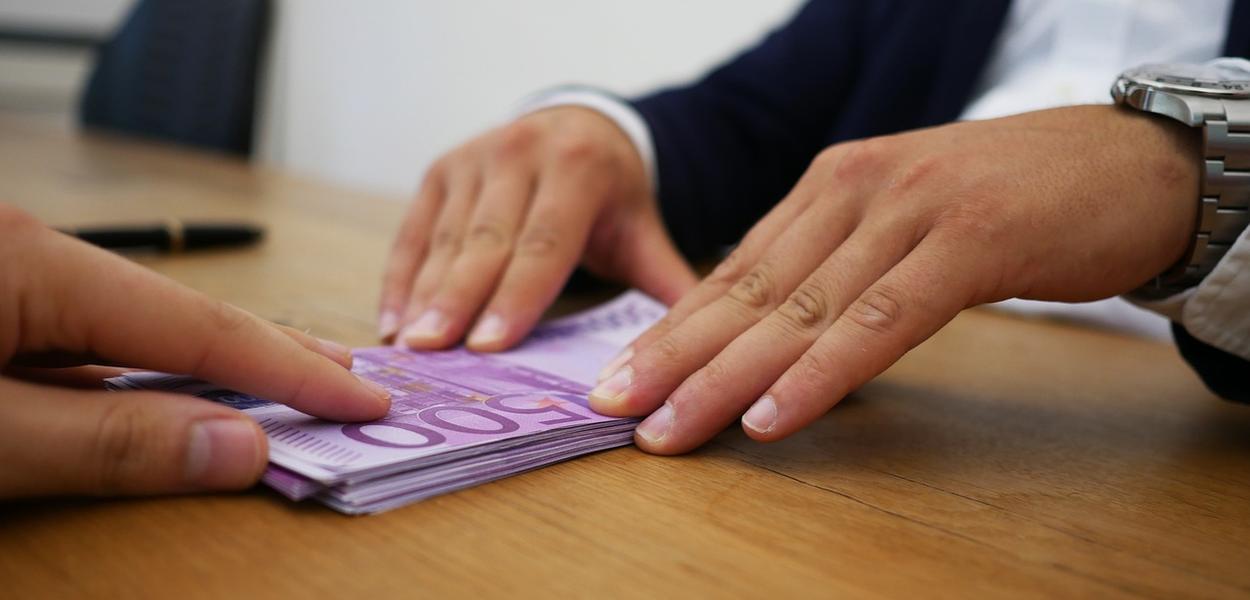 Fotografija uz vijest: Građani pozajmili milijardu eura: Veće plate iskoristili za zaduživanje
