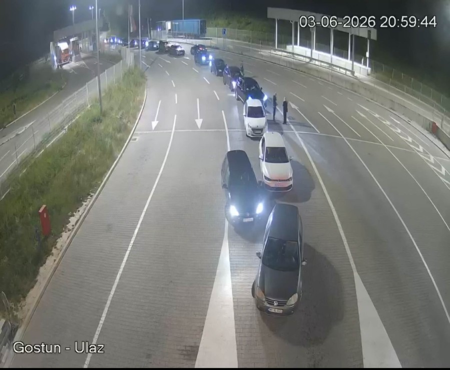 Fotografija uz vijest: Granična policija Srbije vratila crnogorske državljane na prelazima Gostun i Dračenovac
