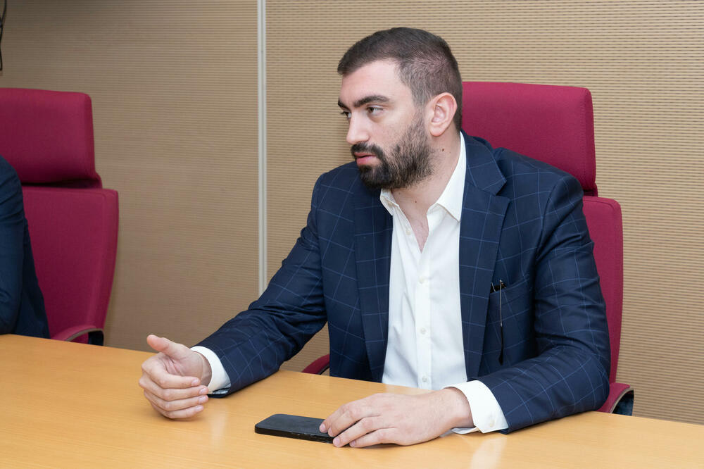 Fotografija uz vijest: Klikovac pita Ilinčić da li je zaposlila člana porodice vlasnika „Nove knjige“