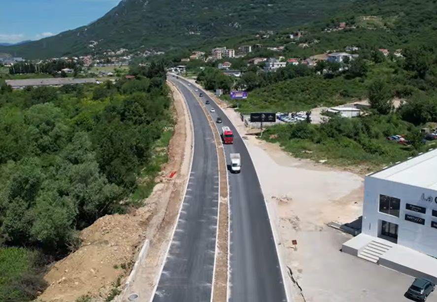 Fotografija uz vijest: Kompanija Bemax završila radove na bulevaru Tivat - Jaz prije roka