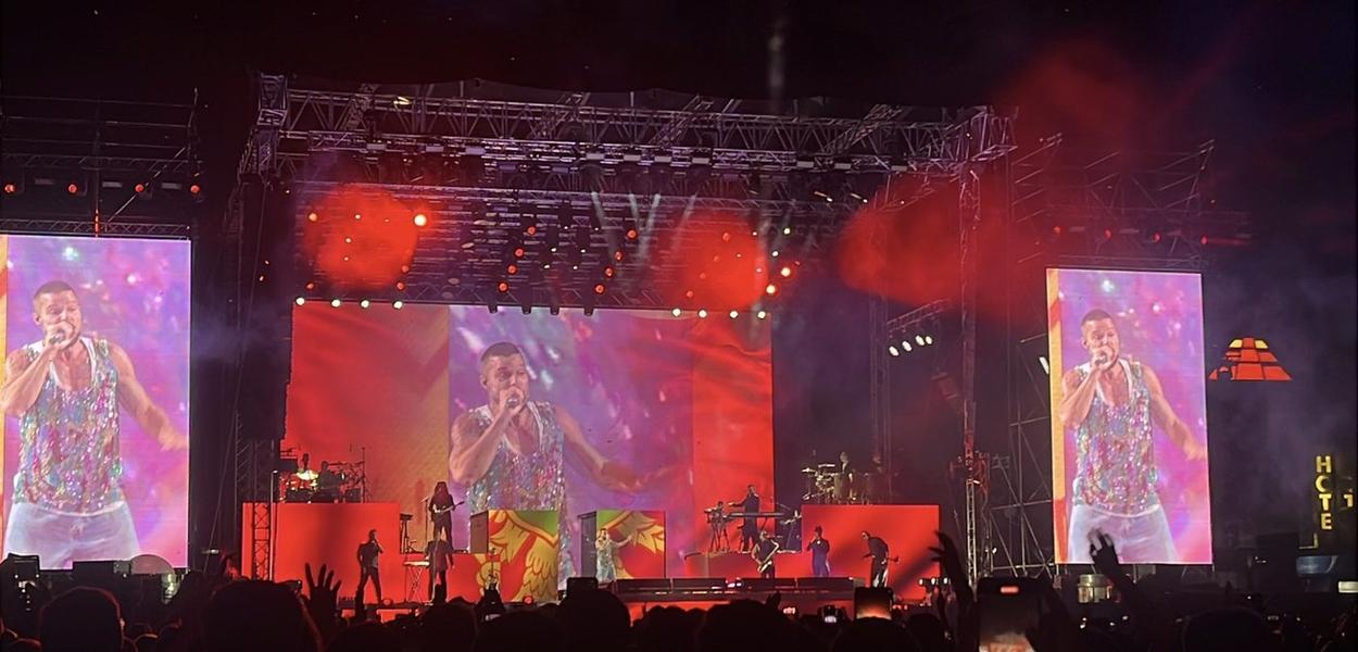 Fotografija uz vijest: Koncert Rikija Martina u Podgorici prekinut na deset minuta, on poručio: ''Ništa neće prekinuti ovaj šou!''