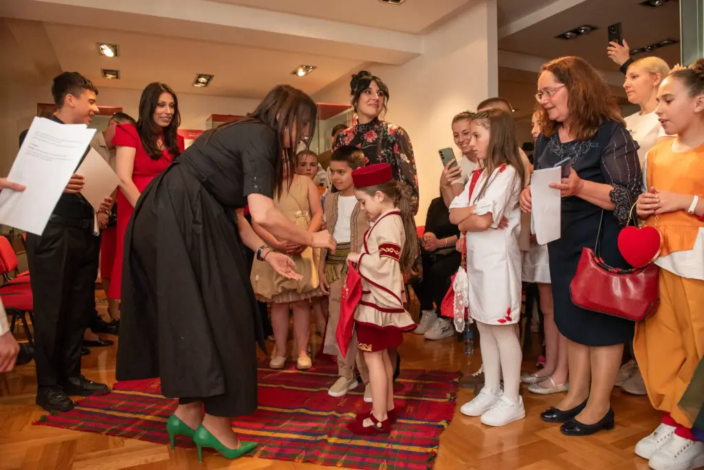 Fotografija uz vijest: Ministarka Jakšić-Stojanović: Tradicija je temelj za budućnost na dječjoj reviji