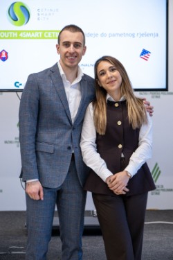 Fotografija uz vijest: Mladi sa Cetinja dobitnici prestižne WSIS Champion nagrade za pametnu ideju