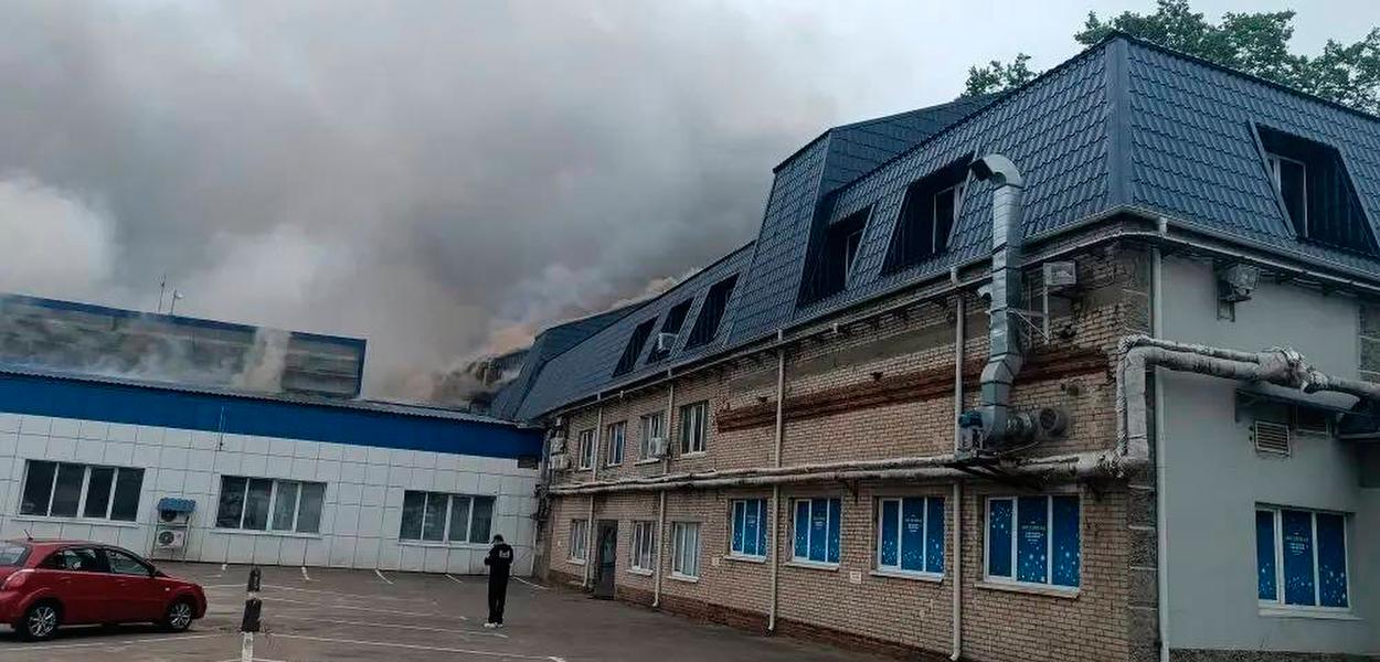 Fotografija uz vijest: Moskvu jutros pogodio snažan napad dronovima na rafineriju, gust dim se širi gradom
