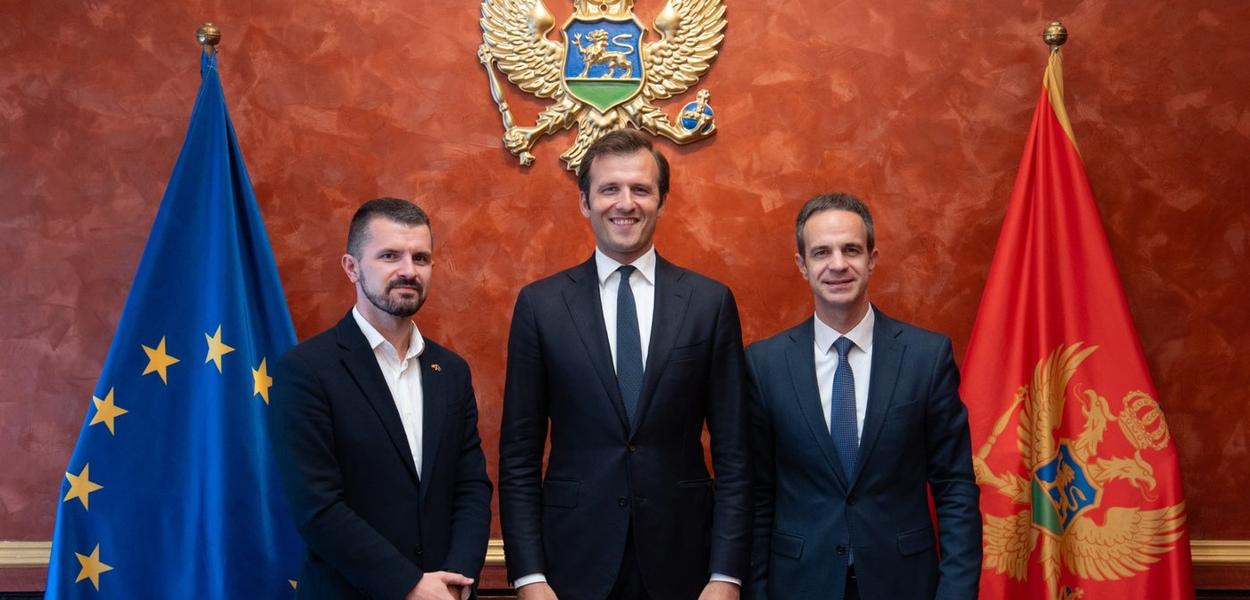 Fotografija uz vijest: Mugoša i Borančić sa holandskim poslanikom Klosom: Suštinske reforme ključne za evropski put Crne Gore