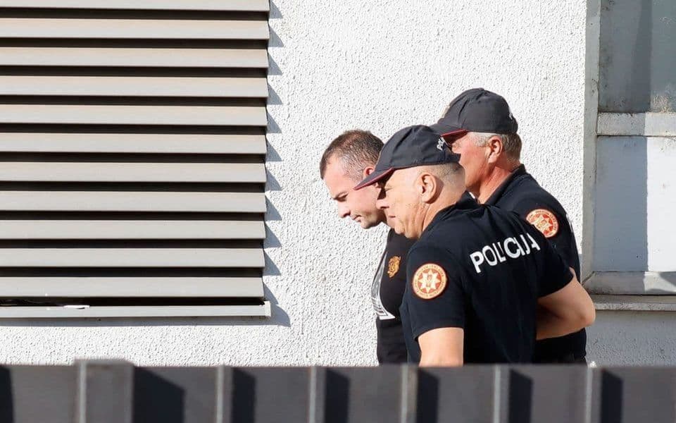 Fotografija uz vijest: Odloženo suđenje suspendovanim policajcima Lazoviću i Raičeviću