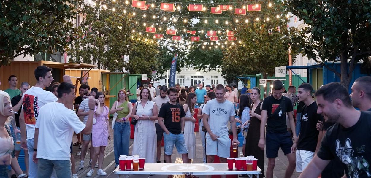 Fotografija uz vijest: Počeo Kraft fest u Podgorici: domaći ukusi, beer pong i nastupi lokalnih bendova