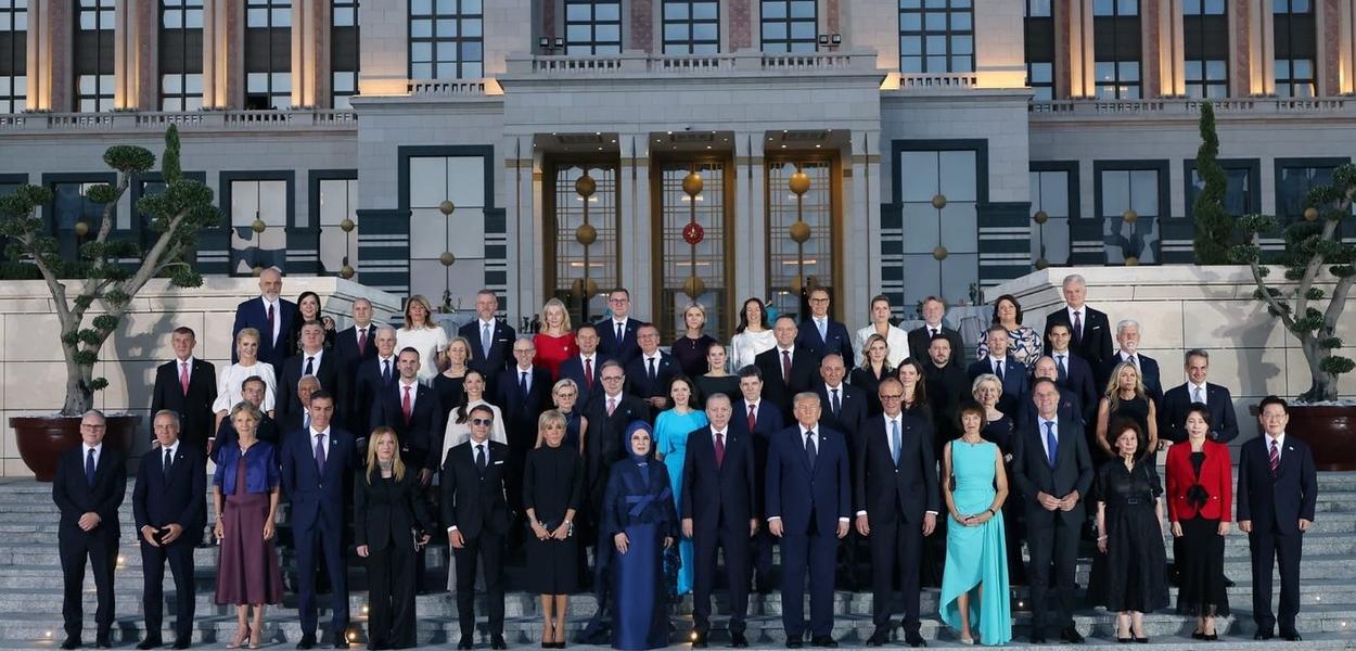 Fotografija uz vijest: Počinje NATO Samit: Premijer Spajić sa suprugom na prijemu kod Erdogana