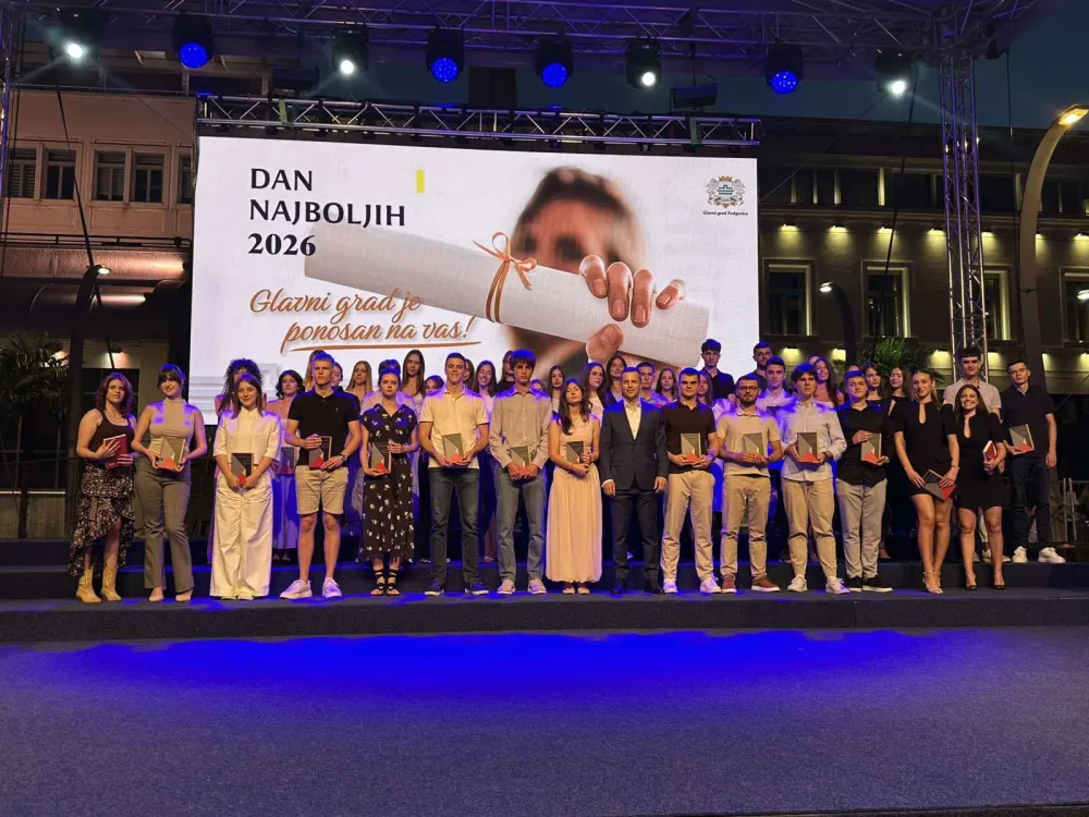 Fotografija uz vijest: Podgorica nagradila 267 maturanata lučonoša i 16 državnih prvaka na "Danu najboljih"
