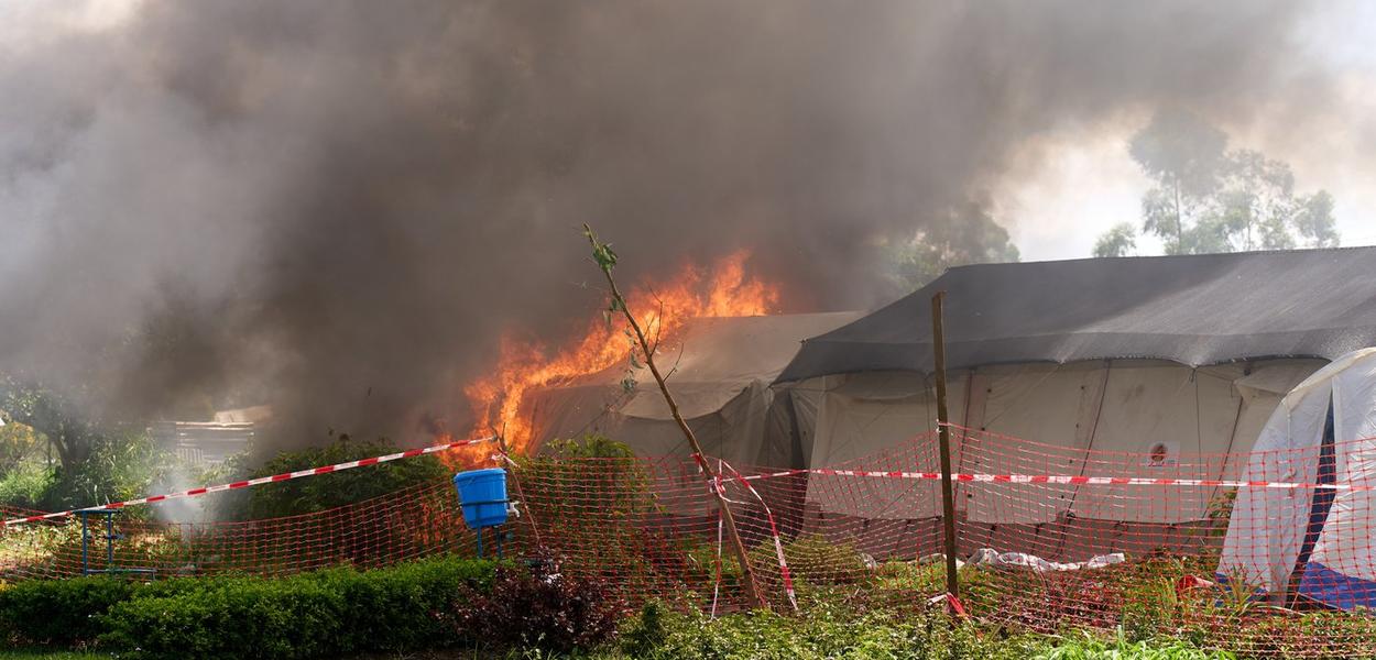Fotografija uz vijest: Podmetanja požara u centrima za liječenje ebole u DR Kongo otkrila duboku humanitarnu krizu