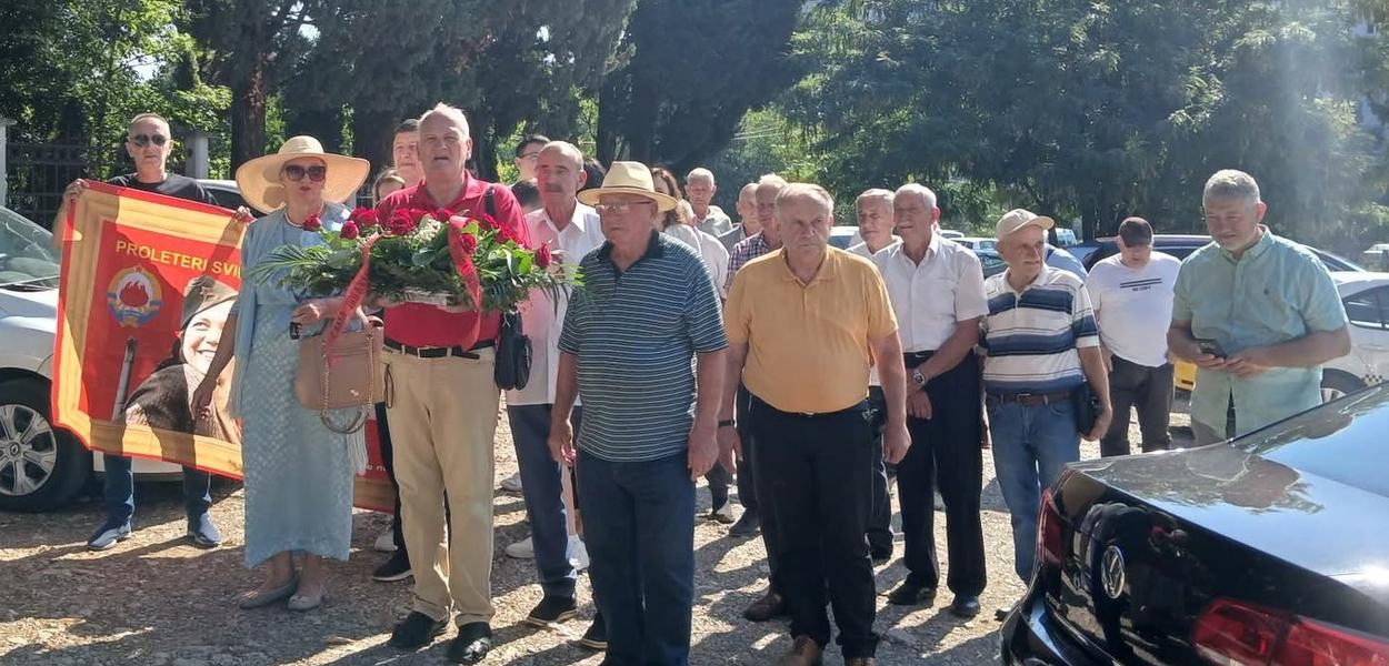 Fotografija uz vijest: Položeni vijenci na spomenik strijeljanim rodoljubima ispod Ljubovića