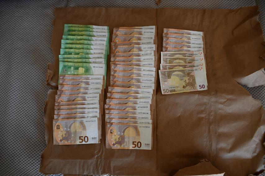 Fotografija uz vijest: Pretreseno više od 30 lokacija u potrazi za Radojem Zvicером: Uhapšena jedna osoba, oduzeti droga, oružje i novac