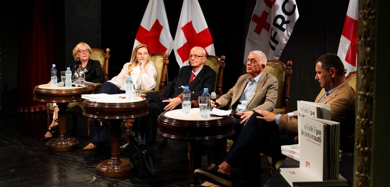 Fotografija uz vijest: Promovisana monografija o 150 godina rada Crvenog krsta Crne Gore