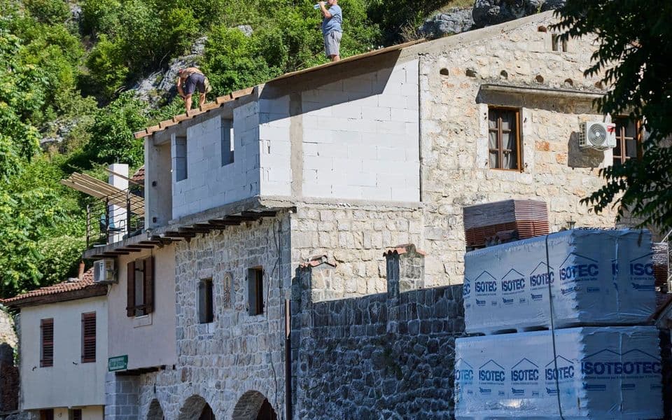 Fotografija uz vijest: Radovi na Kući Svetog Petra Cetinjskog traju uprkos krivičnoj prijavi