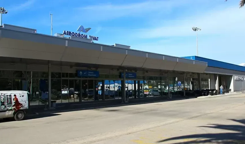 Fotografija uz vijest: Savjet za putnike: Letovi iz Tivta 4. juna – dolazak na aerodrom najkasnije do 11.30 sati