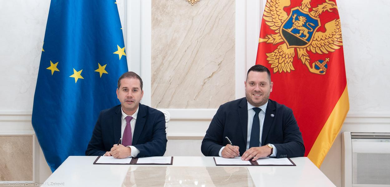 Fotografija uz vijest: Skupština i Fakultet političkih nauka potpisali memorandum o saradnji